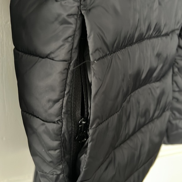 Old navy light weight, puffer jacket. Black. Size XXL ladies. - Picture 3 of 7